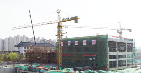 清明假期不放松，防疫建設(shè)雙線(xiàn)并行——重點(diǎn)工程假期施工紀(jì)實(shí)